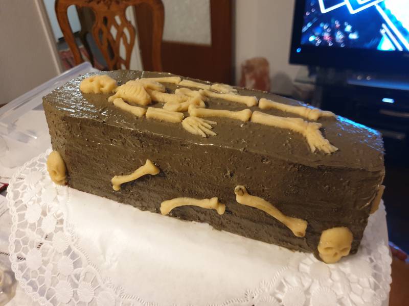 Skelett auf Dobosch Torte Skelett auf Dobosch Torte